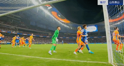 王大雷尴尬一战!被对手角球破门,送点+扑点脱手,仰面长叹