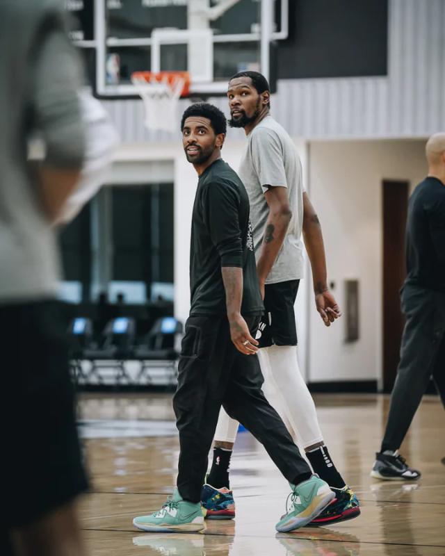 1640835687836046623.png 博鱼体育-欧文完成归队首训:夺冠窗口期有限 我们趁热打铁!