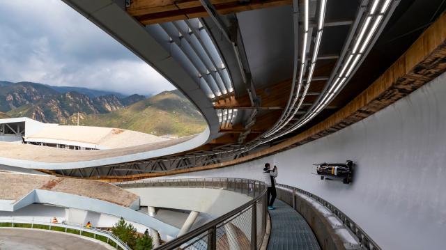 1633674879722061283.jpg 博鱼APP-国际训练周揭幕 24国运动员体验国家雪车雪橇赛道