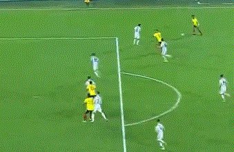 1623201345564053299.gif 博鱼体育-【世预】梅西2任意球被扑 阿根廷遭绝平2-2哥伦比亚