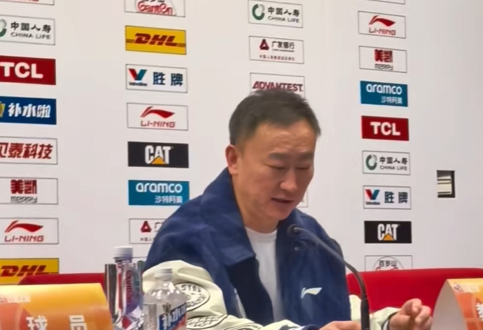 博鱼官网-刘维伟杀疯！场边爆粗怒喷韦瑟斯庞，发布会仍指责，真被气到了！|篮板|比赛|广厦|青岛|数据_新浪体育_新浪新闻