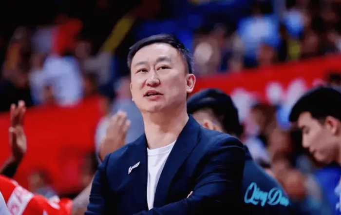 博鱼官网-刘维伟杀疯！场边爆粗怒喷韦瑟斯庞，发布会仍指责，真被气到了！|篮板|比赛|广厦|青岛|数据_新浪体育_新浪新闻