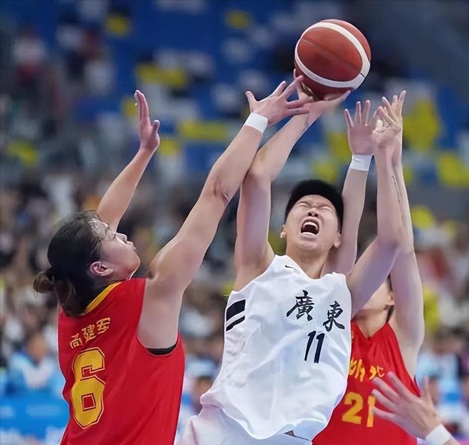 博鱼-原来她就是江苏女篮教练，年轻美貌实力并存，击败卫冕冠军广东队