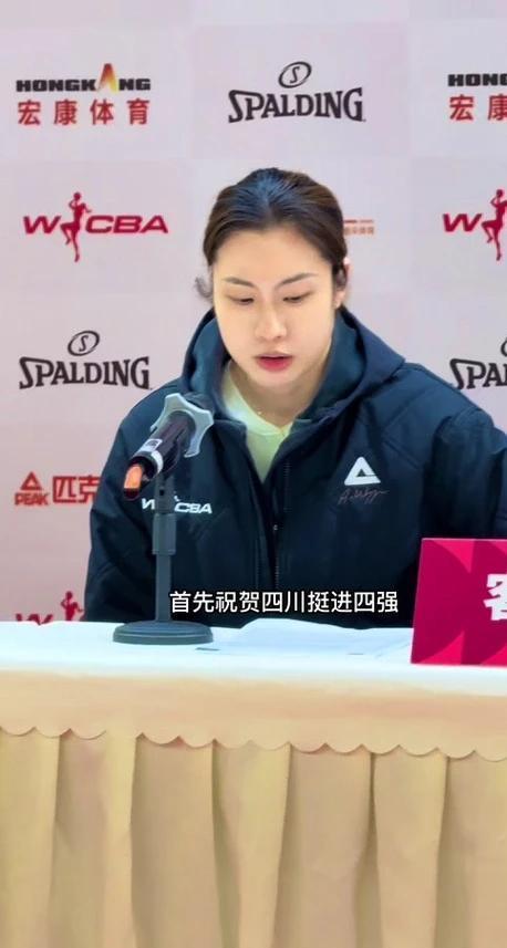 博鱼-原来她就是江苏女篮教练，年轻美貌实力并存，击败卫冕冠军广东队